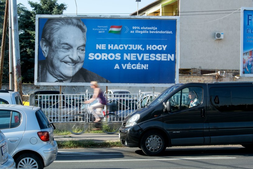Kampania wymierzona w Sorosa /AFP