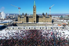 Kanada: "Konwój Wolności" blokuje Ottawę. Protest przeciw obostrzeniom