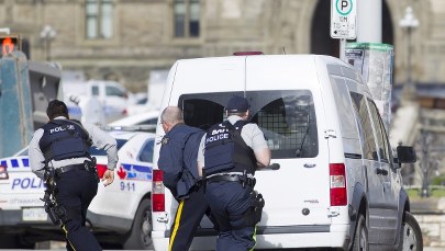 Kanada: Strzelanina w budynku parlamentu, obława na napastników 