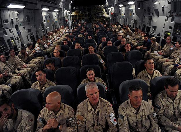 Kanadyjscy żołnierze wracają do domu /AFP