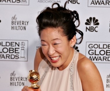 Kanadyjska aktorka Sandra Oh, laureatka Złotego Globu za rolę doktor Cristiny Yang w serialu "Chirurdzy", kończy w środę, 20 lipca 2016, 45 lat.

Oh jest z pochodzenia Koreanką. Jej rodzice wyemigrowali do Kanady w latach 60. XX wieku. Po raz pierwszy zrobiło się o niej głośno w 1994 roku, kiedy 23-latka zagrała główną rolę w kanadyjskim obrazie "Double Happiness". Otrzymała za nią nagrodę Genie (kanadyjski Oscar) dla najlepszej aktorki. 
