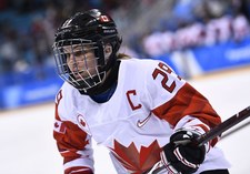 Kanadyjskie medalistki olimpijskie w hokeju na lodzie jako lalki Barbie