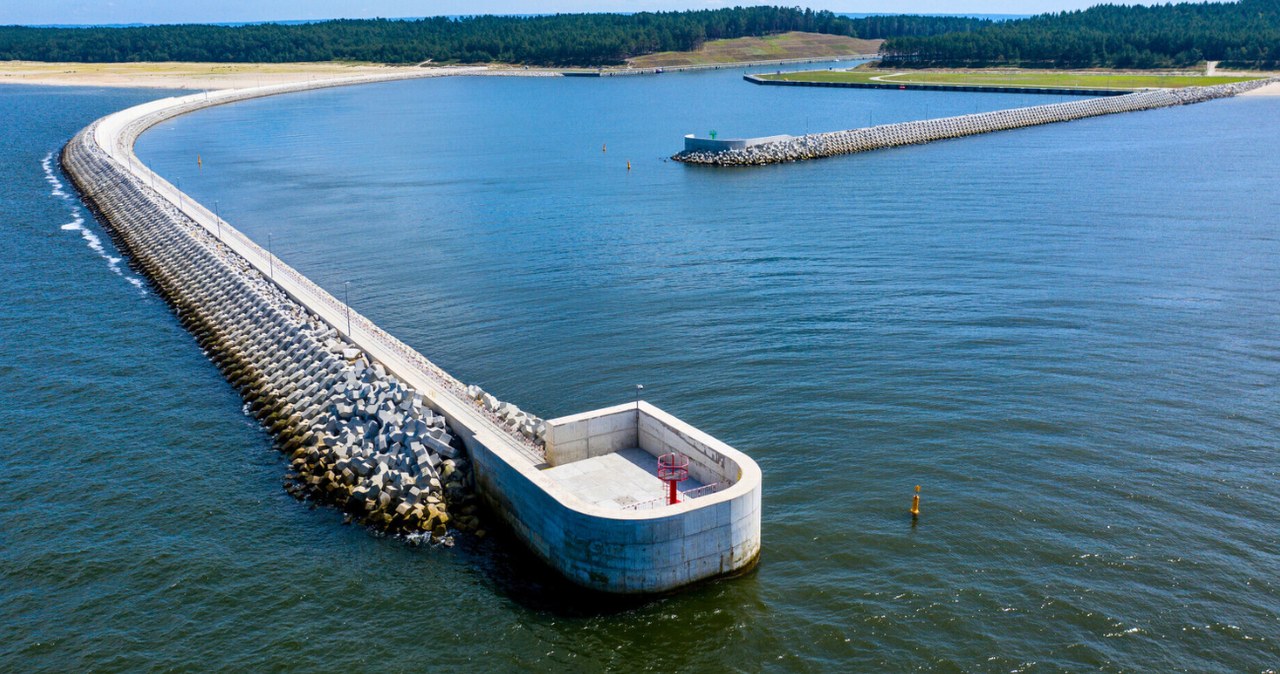 Kanał żeglugowy na Mierzei Wiślanej - mało znana atrakcja nad Bałtykiem /Przemek Swiderski/REPORTER /East News