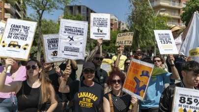 "Kanary" mają dość. Tysiące na ulicach przeciwko inwazji turystycznej