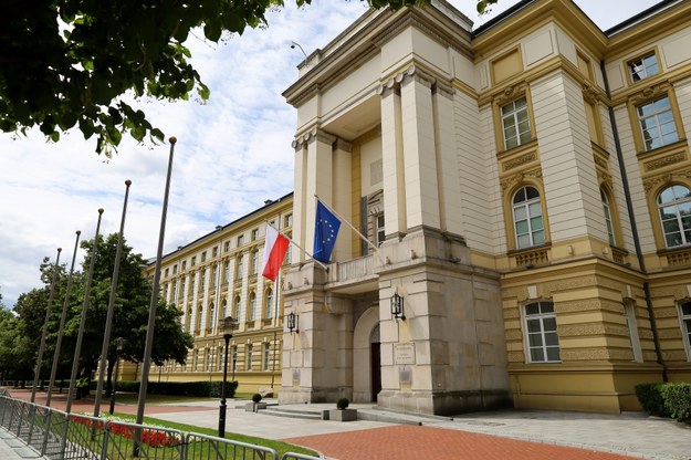 Kancelaria Prezesa Rady Ministrów w Warszawie /Shutterstock