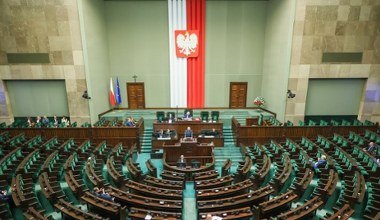 Kancelaria Sejmu robi zapasy. Na liście rostbefy, ananasy i wodorosty