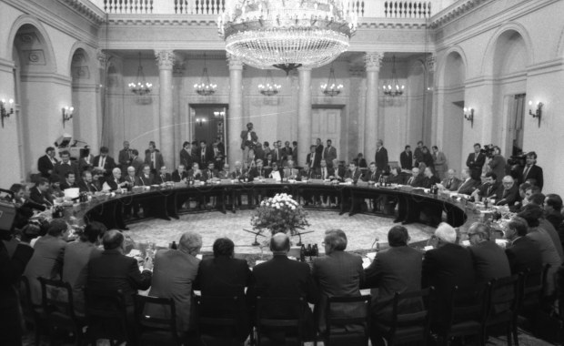 ​"Kanciaste słowa Nawrockiego". Czarzasty chce Okrągłego Stołu w Sejmie