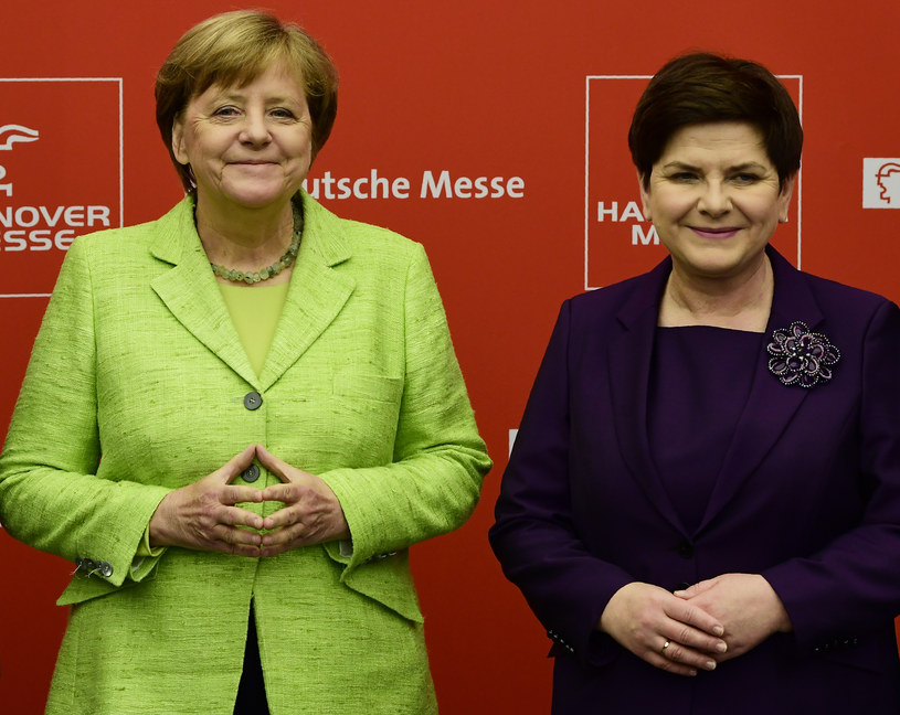 Kanclerz Angela Merkel i premier Beata Szydło podczas otwarcia targów w Hanowerze /TOBIAS SCHWARZ /AFP
