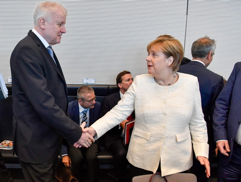Kanclerz Niemiec Angela Merkel i szef niemieckiego MSW Horst Seehofer /JOHN MACDOUGALL /AFP