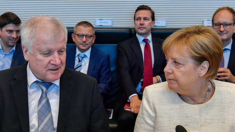 Kanclerz Niemiec Angela Merkel i szef niemieckiego MSW Horst Seehofer /JOHN MACDOUGALL /AFP
