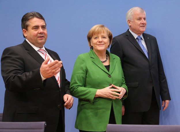 Kanclerz Niemiec Angela Merkel przed konferencją prasową po podpisaniu porozumienia koalicyjnego, Berlin, 27 listopada 2013 /WOLFGANG KUMM /PAP/EPA