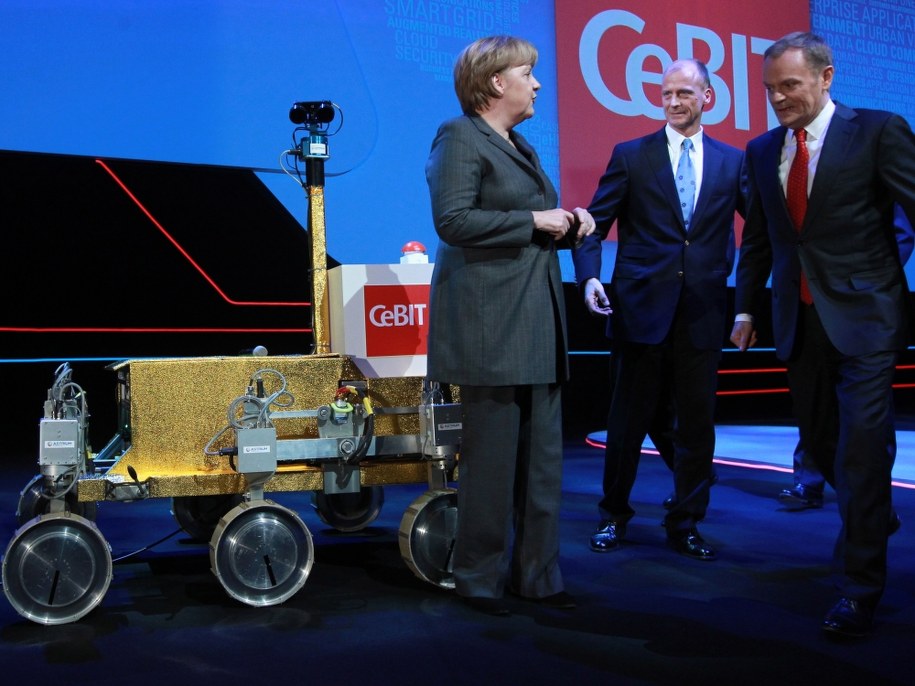 Kanclerz Niemiec Angela Merkel, szef EADS Thomas Enders i premier Donald Tusk podczas otwarcia międzynarodowych targów nowych technologii CeBIT /Radek Pietruszka /PAP