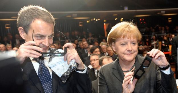 Kanclerz Niemiec i premier Hiszpanii dzielnie bronili Europy, jednak w Hanowerze dominowali Azjaci /AFP