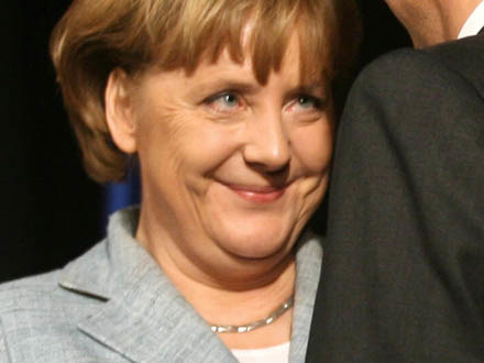 Kanclerz Niemiec obejrzy w piątek nowy film Wajdy /AFP