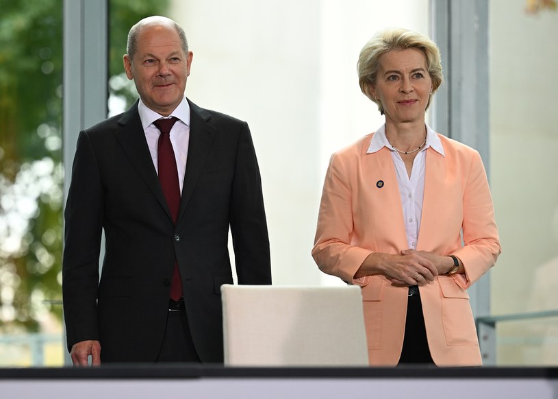 Kanclerz Niemiec Olaf Scholz oraz przewodnicząca Komisji Europejskiej Ursula von der Leyen /Britta Pedersen / POOL /AFP