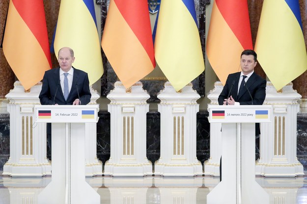 Kanclerz Niemiec Olaf Scholz po lewej, po prawej ukraiński prezydent /SERGEY DOLZHENKO /PAP/EPA