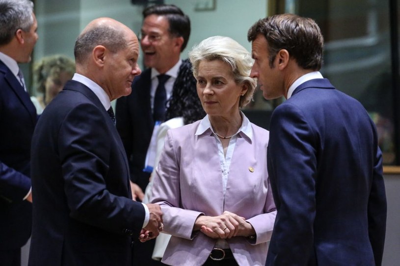 Kanclerz Niemiec Olaf Scholz. przewodnicząca Komisji Europejskiej Ursula von der Leyen oraz prezydent Francji Emmanuel Macron w trakcie szczytu UE w styczniu 2022 r. /Bloomberg/Contributor /Getty Images