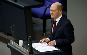 Kanclerz Niemiec: Zamykamy rosyjskie banki i odcinamy Rosję od SWIFT