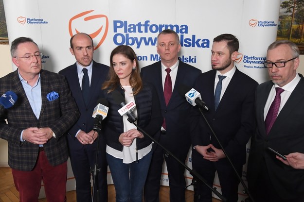 Kandydaci na przewodniczącego PO: Borys Budka, Joanna Mucha, Tomasz Siemoniak , Bartłomiej Sienkiewicz i Bogdan Zdrojewski oraz szef małopolskiej PO Aleksander Miszalski /	Jacek Bednarczyk   /PAP