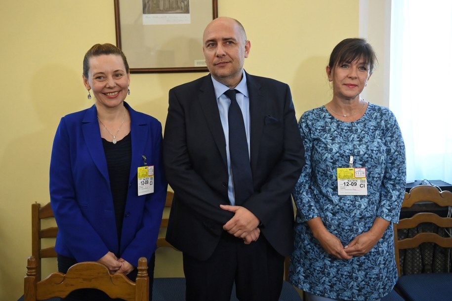 Kandydaci na Rzecznika Praw Dziecka: Sabina Zalewska (L), Paweł Kukiz-Szczuciński (C) i Ewa Jarosz (P) /Radek Pietruszka /PAP