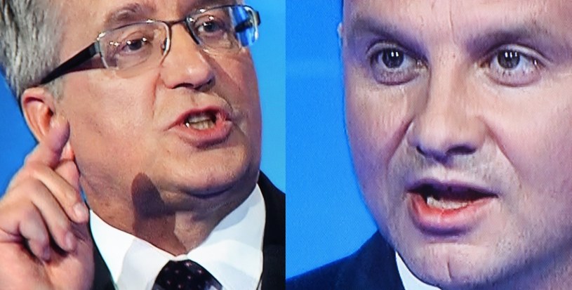 Kandydaci podczas poprzedniej debaty /Radek  Pietruszka /PAP