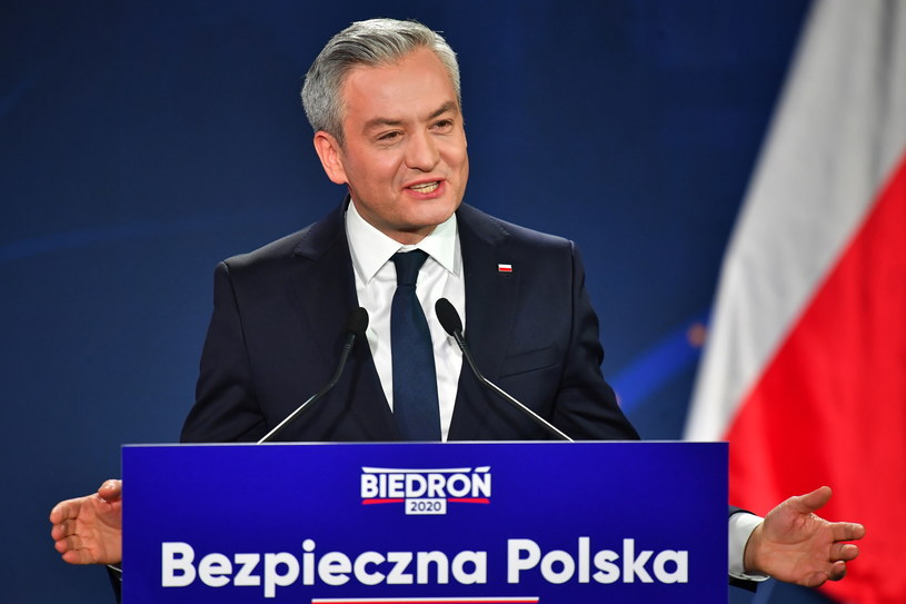 Kandydat Lewicy na prezydenta Robert Biedroń przemawia podczas konwencji wyborczej w Świdnicy /Sebastian Borowski /PAP