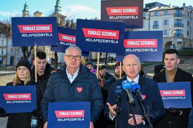 Kandydat na prezydenta Przemyśla Tomasz Dziumak (2P) oraz poseł KO Marek Rząsa (2L) /Darek Delmanowicz /PAP