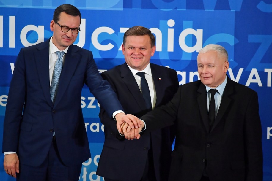 Kandydat na prezydenta Radomia, wiceminister obrony Wojciech Skurkiewicz, premier Mateusz Morawiecki i prezes PiS Jarosław Kaczyński . / 	Piotr Polak    /PAP