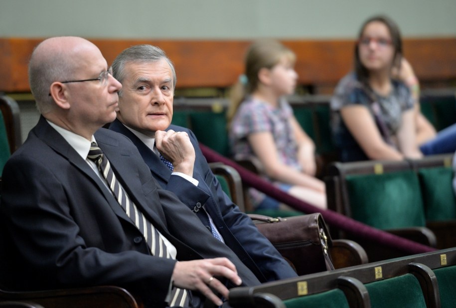 Kandydat PiS na premiera Piotr Gliński /Jacek Turczyk /PAP