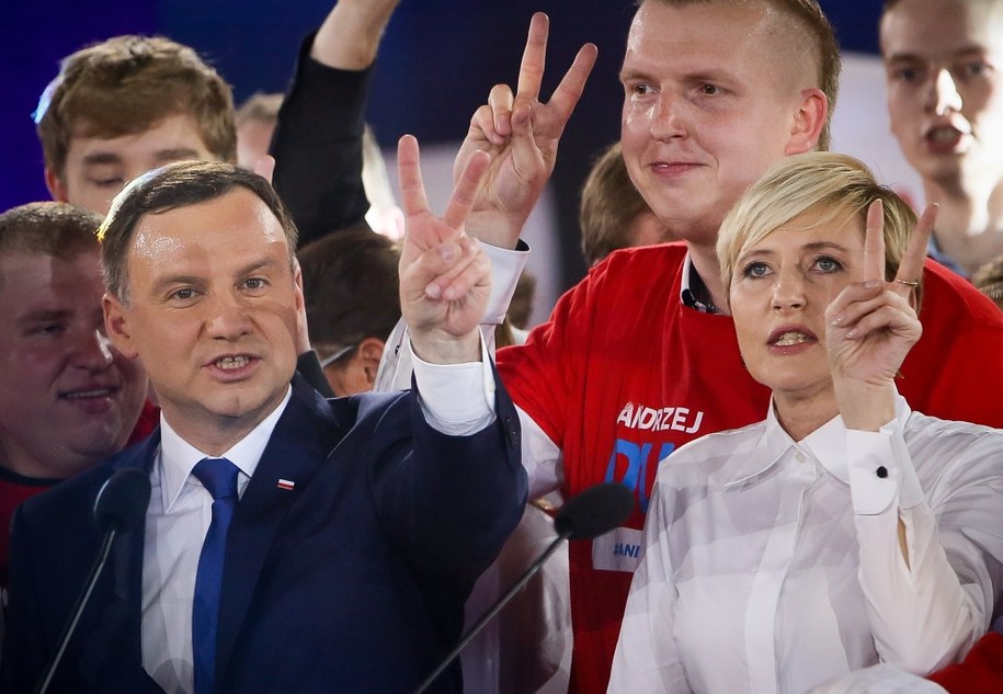 Kandydat PiS na prezydenta Andrzej Duda z żoną /Paweł Supernak /PAP