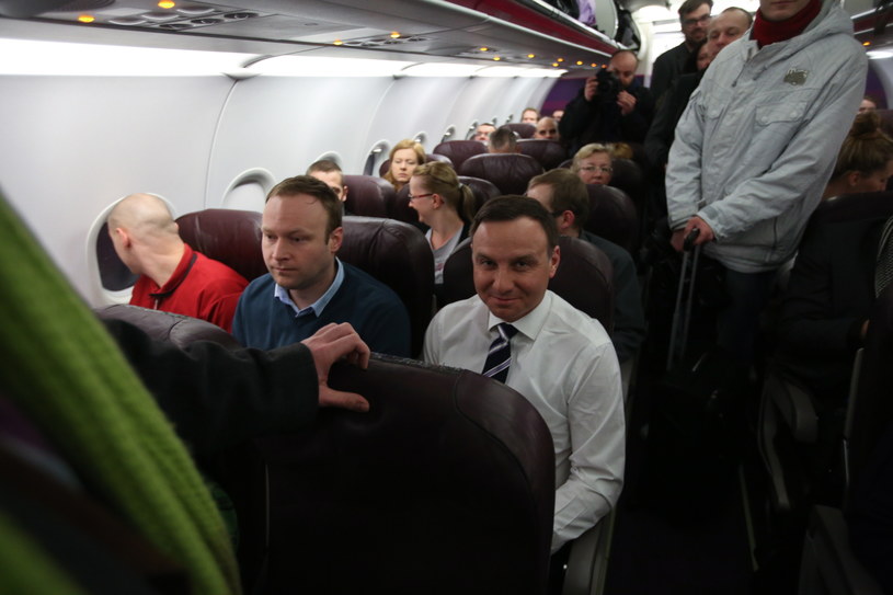 Kandydat PiS na prezydenta RP - Andrzej Duda  i rzecznik prasowy PiS Marcin Mastalerek na pokładzie samolotu /Rafał Guz /PAP