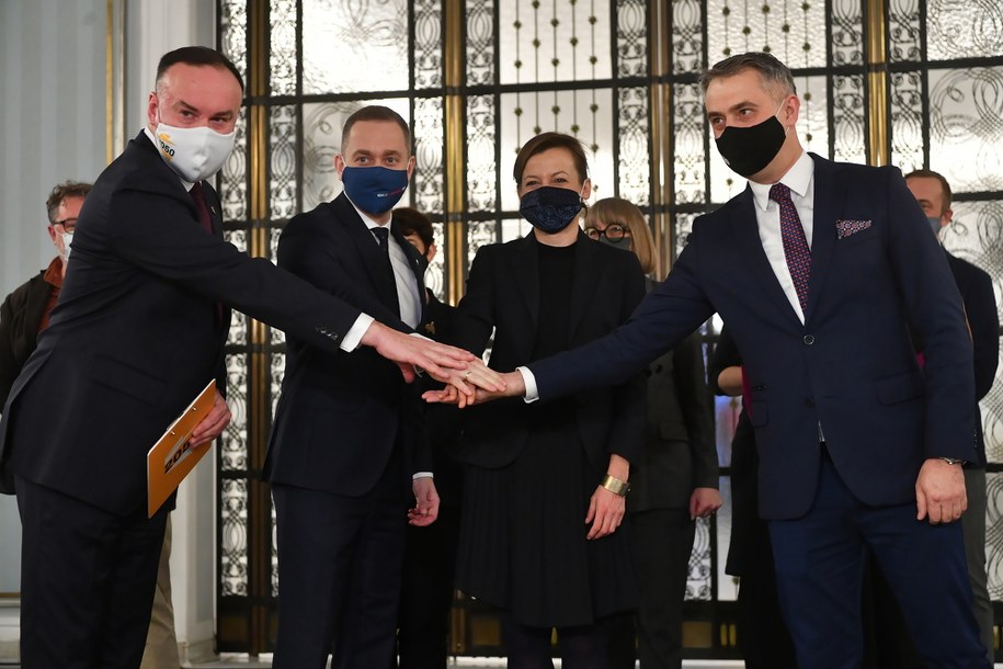 Kandydatka na Rzecznika Praw Obywatelskich Zuzanna Rudzińska-Bluszcz (2P), szef KP Lewicy Krzysztof Gawkowski (P), szef KP KO Cezary Tomczyk (2L) oraz wiceprezes Stowarzyszenia Polska 2050 Michał Kobosko (L) /Piotr Nowak /PAP