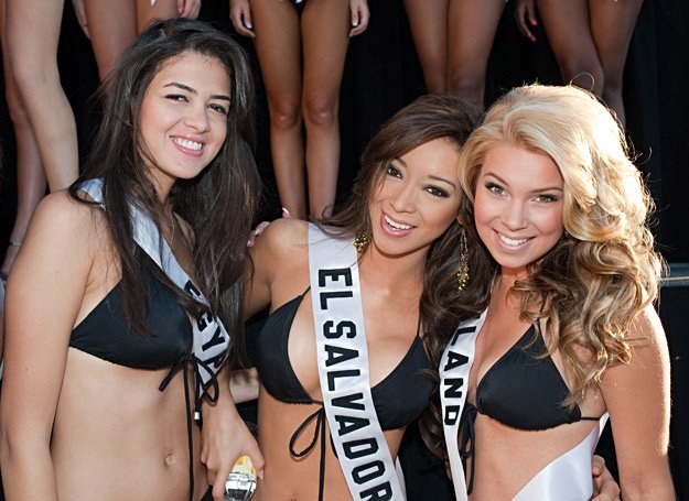 Kandydatki do tytułu Miss Universe 2010 są bardzo wymagające w stosunku do mężczyzn /AFP