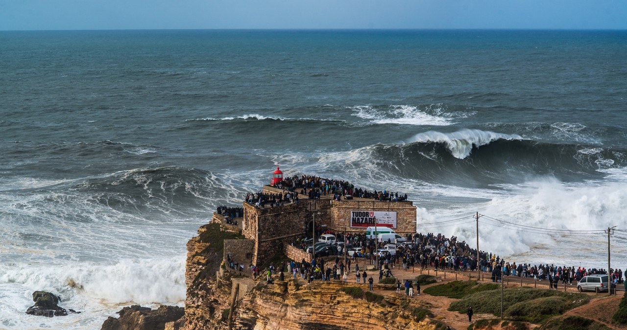 Kanion Nazaré, położony u wybrzeży Portugalii, rozciąga się na długość około 230 kilometrów w głąb Oceanu Atlantyckiego. /Nur Photo /East News