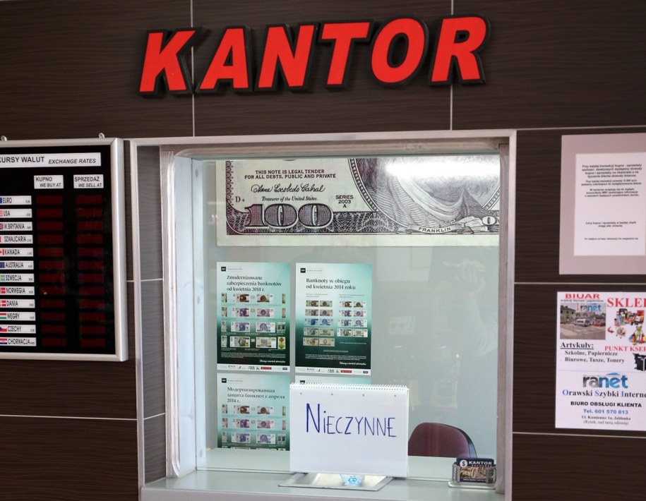 Kantor w Jabłonce nieczynny po napadzie /Grzegorz Momot /PAP