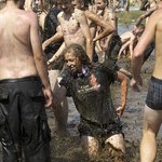 Kąpiel błotna na Przystanku Woodstock