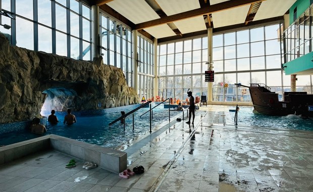 Kąpiel, która odmładza i leczy? Poznaj niezwykłe właściwości wody z Uniejowa-Zdrój