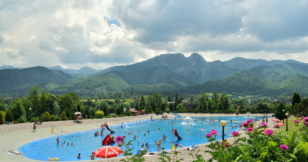 Kąpielisko geotermalne na Polanie Szymoszkowej z widokiem na Giewont /Maciek Jonek /East News