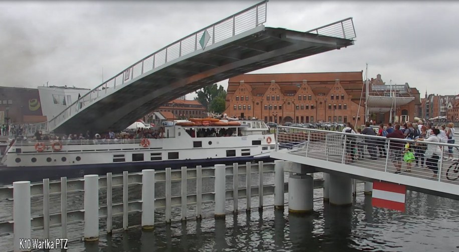 Kapitan jednostki zdecydował się zignorować sygnały /Gdański Zarząd Dróg i Zieleni  /