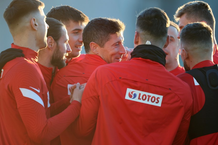 Kapitan piłkarskiej reprezentacji Polski Robert Lewandowski podczas treningu kadry na bocznym boisku Legii w Warszawie / 	Leszek Szymański    /PAP