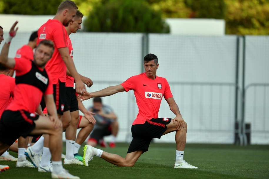 Kapitan reprezentacji Polski Robert Lewandowski podczas treningu /Bartłomiej  Zborowski /PAP
