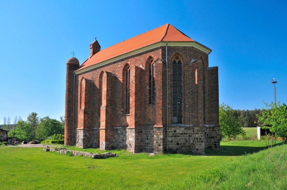 Kaplica templariuszy w Chwarszczanach – gotycka perła Pomorza Zachodniego /Shutterstock