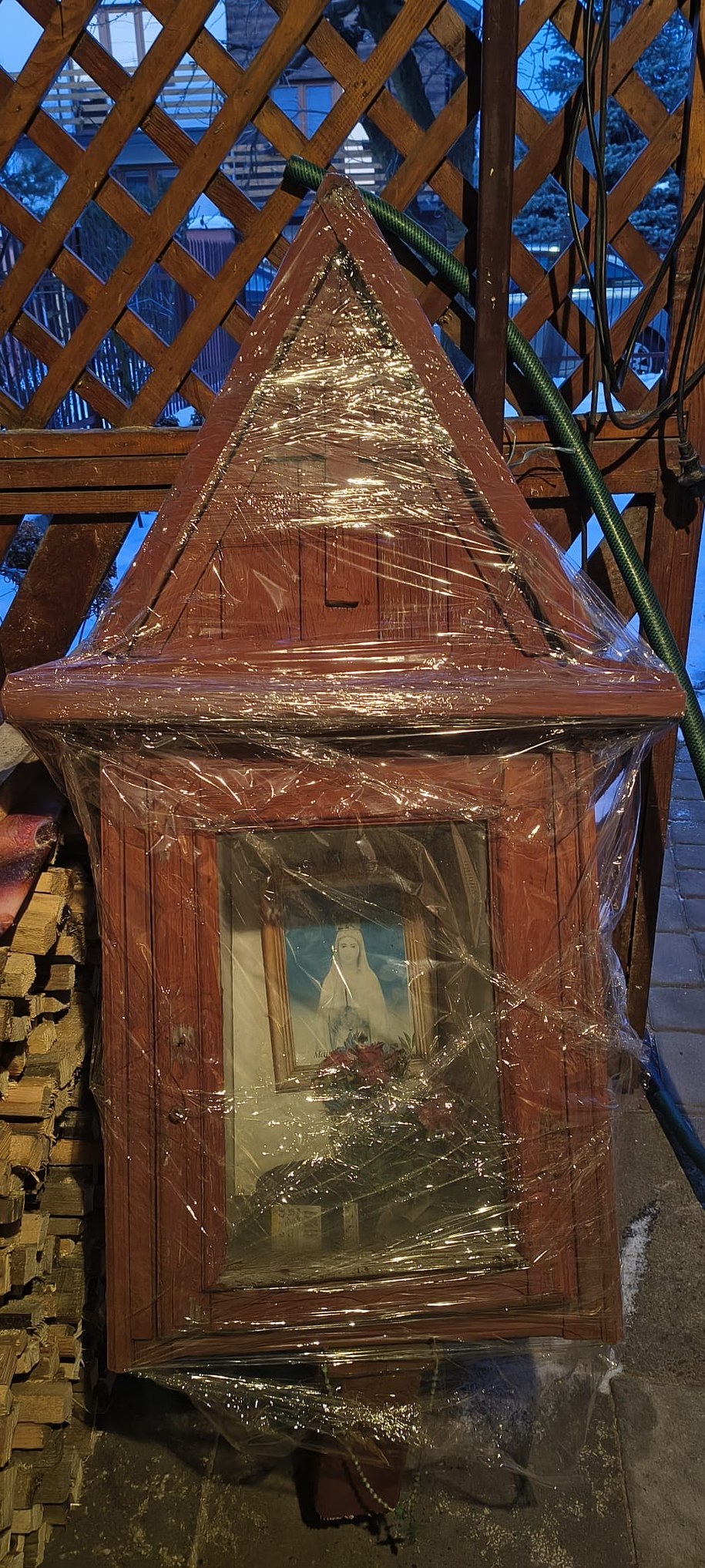 Kapliczka z ul. Sandomierskiej w Kielcach /KMP Kielce /Policja