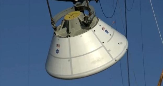 Kapsuła Orion przechodzi testy wodowania.    Fot. NASA /materiały prasowe