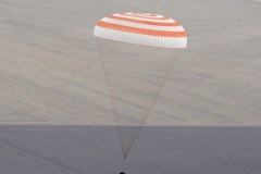 Kapsuła Sojuz wylądowała na Ziemi