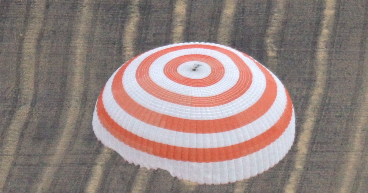 Kapsuła Sojuz wylądowała na Ziemi