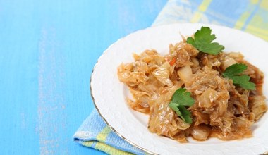 Kapusta zasmażana mojej babci nie ma sobie równych. Stosuje metodę dwóch palców