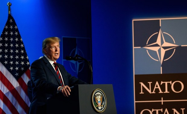Kara dla "niegrzecznych" sojuszników. Co może, a czego nie może zrobić Trump?