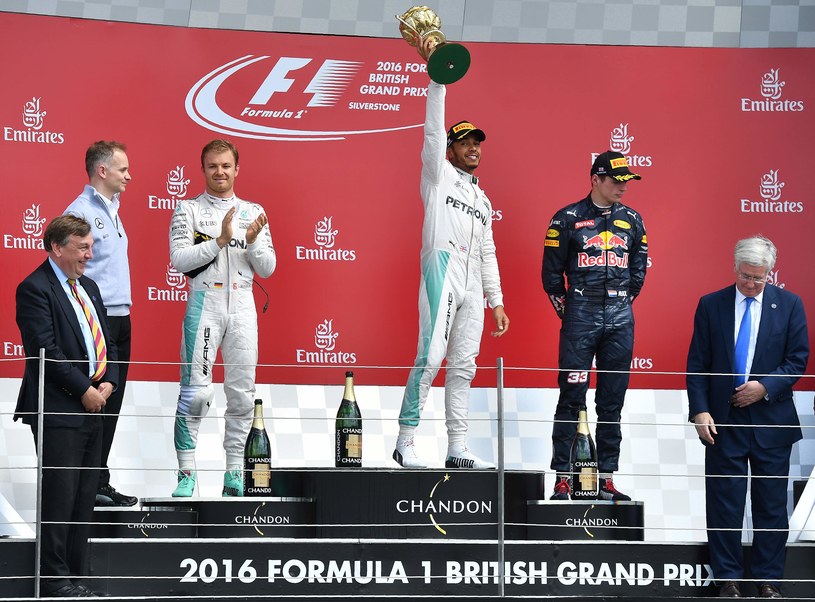 Kara może zrzucić Rosberga na trzecie miejsce /AFP