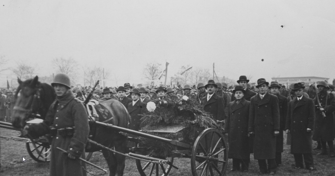 Karabin maszynowy ofiarowany oddziałom Obrony Narodowej przez katowicki koncern /Z archiwum Narodowego Archiwum Cyfrowego